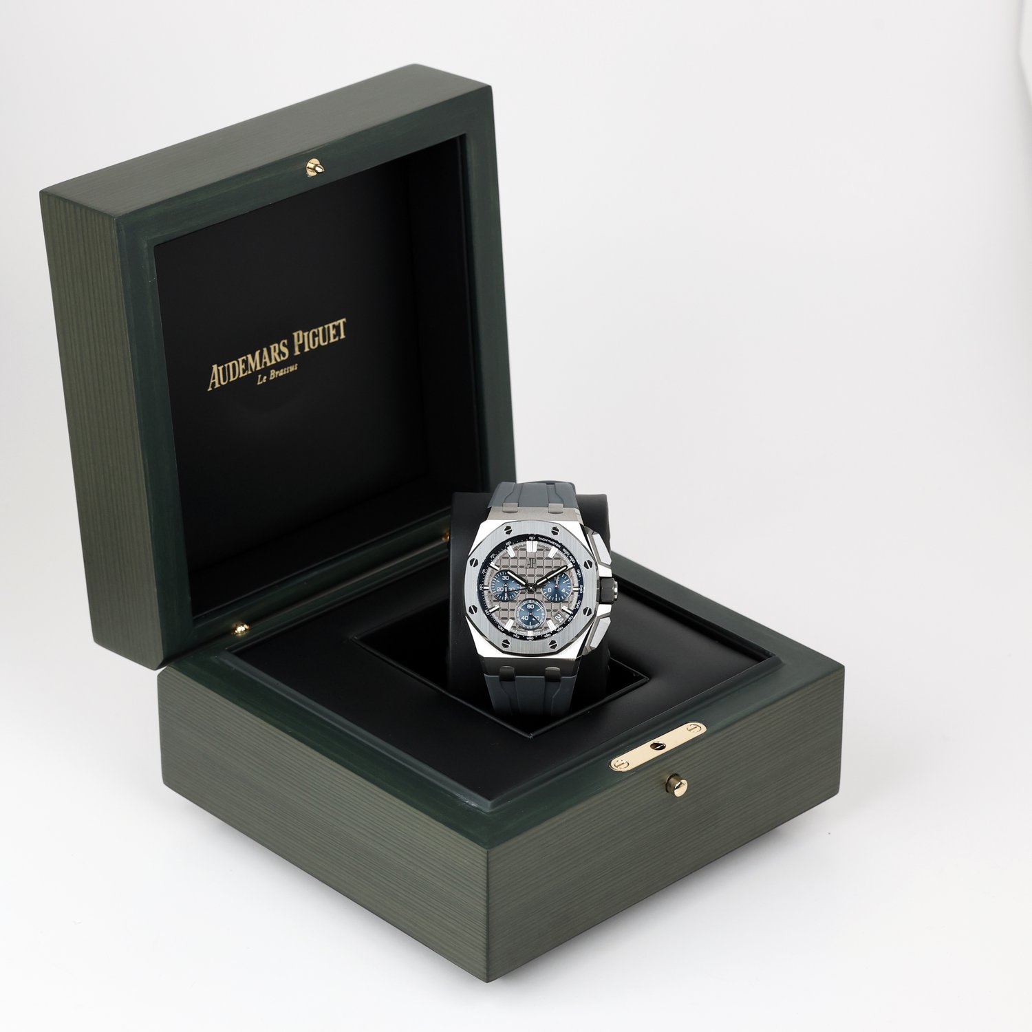Audemars Piguet Royal Oak Offshore Selfwinding Chronograph 26420IO.OO.A009CA.01 Men/Unisex Self-winding 4