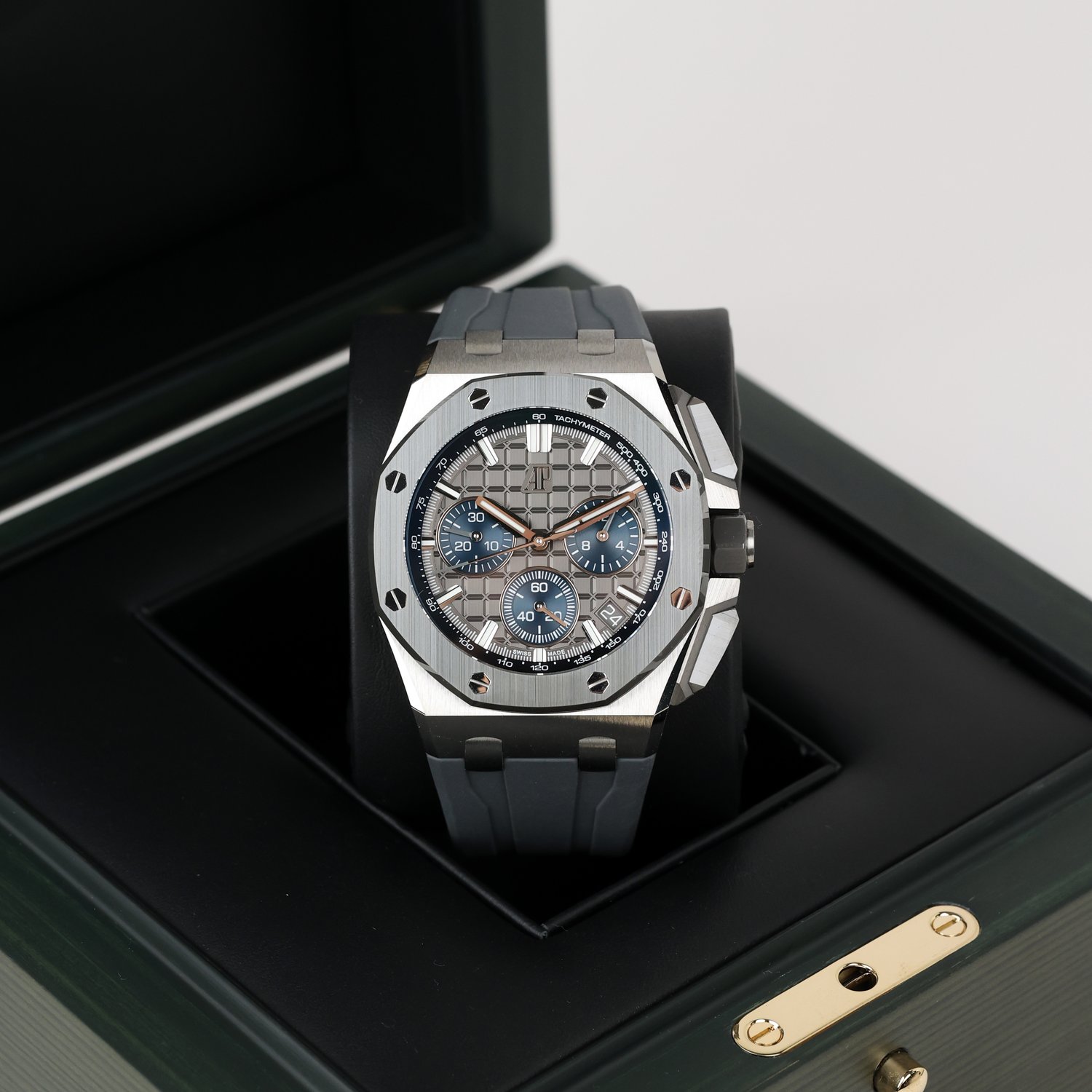 Audemars Piguet Royal Oak Offshore Selfwinding Chronograph 26420IO.OO.A009CA.01 Men/Unisex Self-winding 5